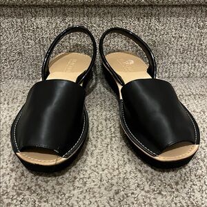 Kenneth Cole Reaction Fine Glass Black Wedge Sandals Women - size 7